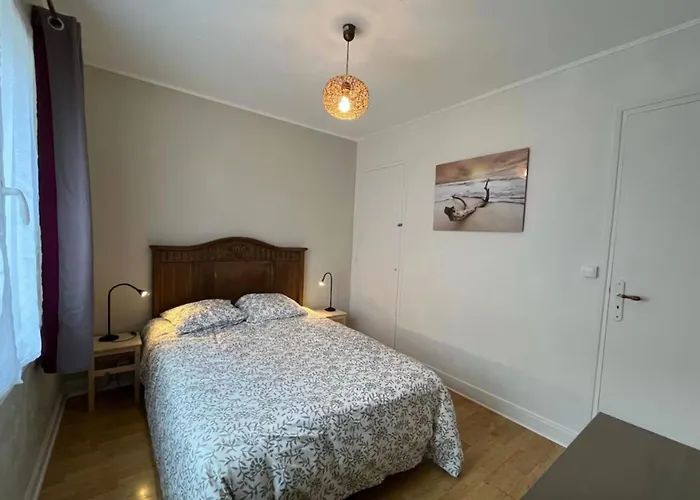 Bright - Near The アパート